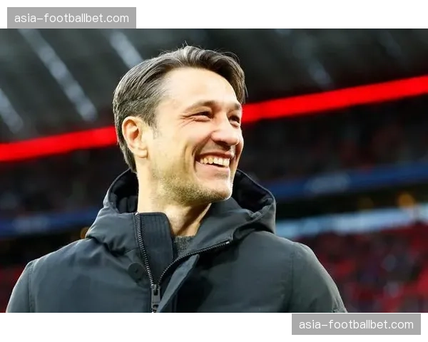 战术复盘：马赛采用链式防守成功限制摩纳哥，但自身仅完成三次射门