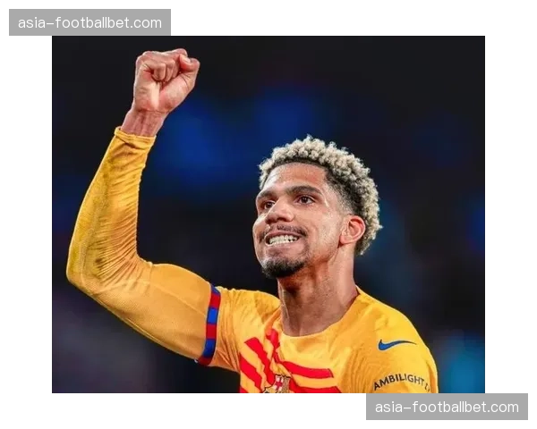 巴萨后卫阿劳霍专访，回应与巴黎圣日耳曼的转会传闻