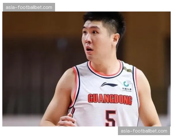 【2026年4月CBA联赛低位防守体系趋势分析·非赛事·通讯纪实:北京某初中联赛决赛,双方内线球员展现扎实的背身防守基本功