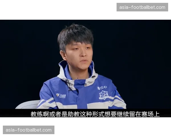 母女对决，火花主帅柯特-米勒与女儿（狂热队助教）赛场边相遇